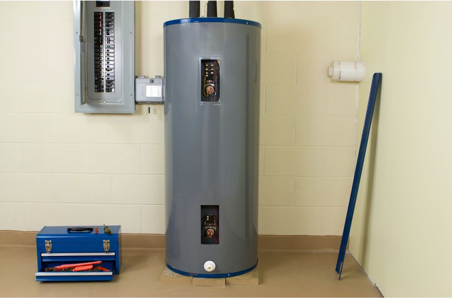 Choosing the Right Water Heater for Your Home: Gas vs. Electric vs. Tankless